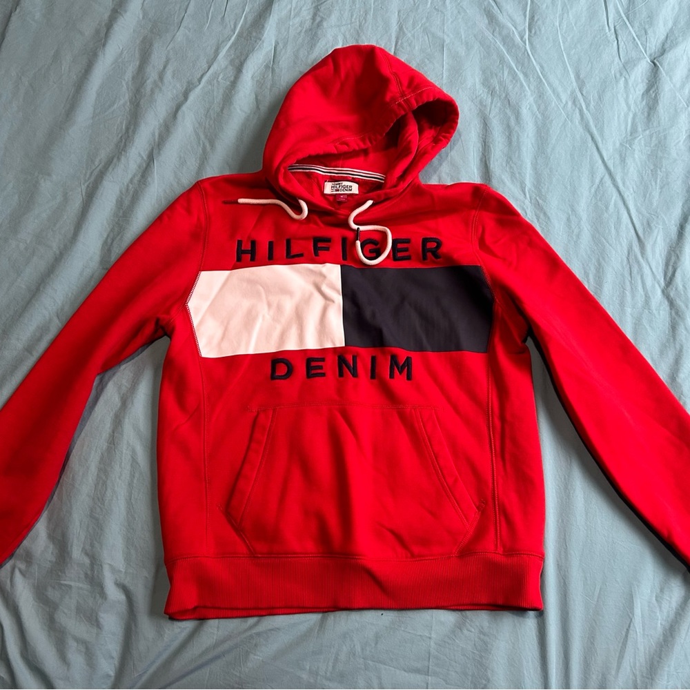 Selling a medium Tommy Hilfiger hoodie